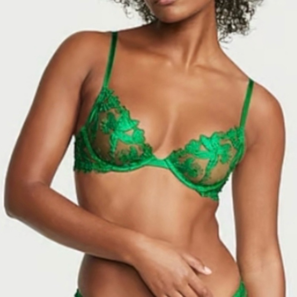 Victoria’s Secret Sheer very‎ sexy low cut Demi Green Elegant Lace Bra Sz 32B